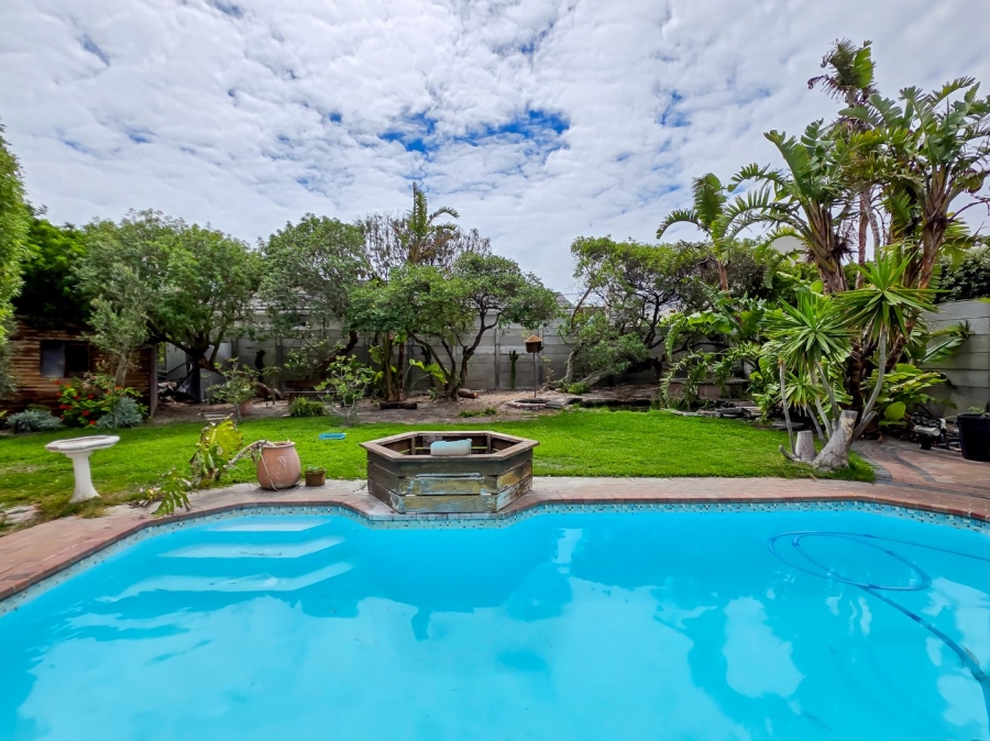 1 Bedroom Property for Sale in Bloubergrant Western Cape